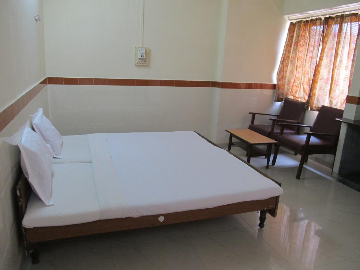 Diamond Hotel Daman Quarto foto